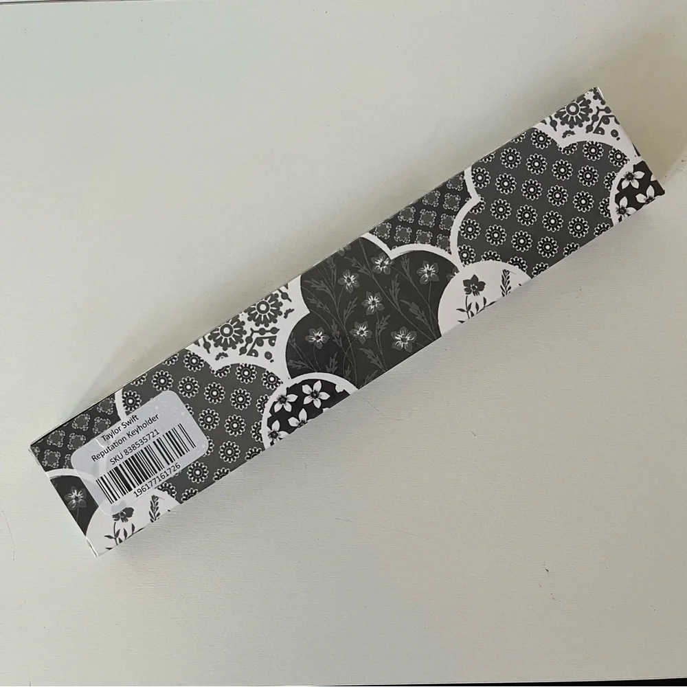NWT Taylor Swift Reputation Keyholder
